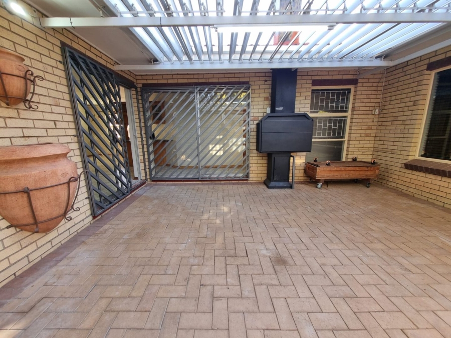 3 Bedroom Property for Sale in Pentagon Park Free State